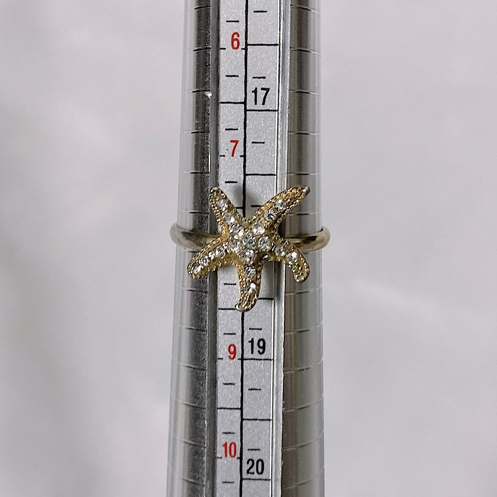 Gold Starfish Ring Costume Jewelry - Picture 4 of 4